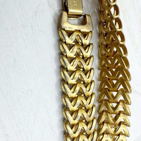 Monet Vintage Gold Tone Tank Tracks Collar Choker Necklace 16” Signed Moghul - Picture 10 of 10